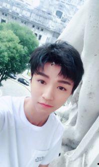 娱乐圈吃瓜王俊凯是谁呀,揭秘王俊凯的瓜田传奇